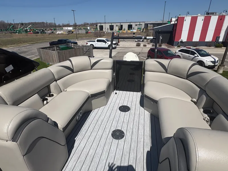 Slide: The Image of Berkshire 25RFX DC STS ARCH 3.0 PKG 2018 - 16