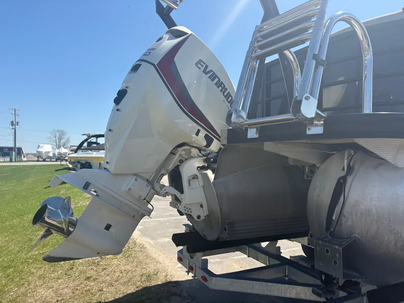 Slide: The Image of Berkshire 25RFX DC STS ARCH 3.0 PKG 2018 - 6