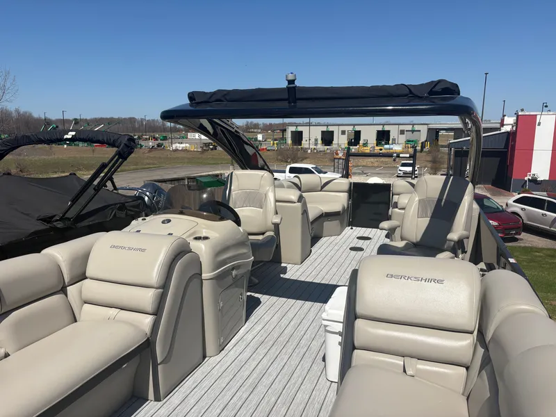 Slide: The Image of Berkshire 25RFX DC STS ARCH 3.0 PKG 2018 - 9