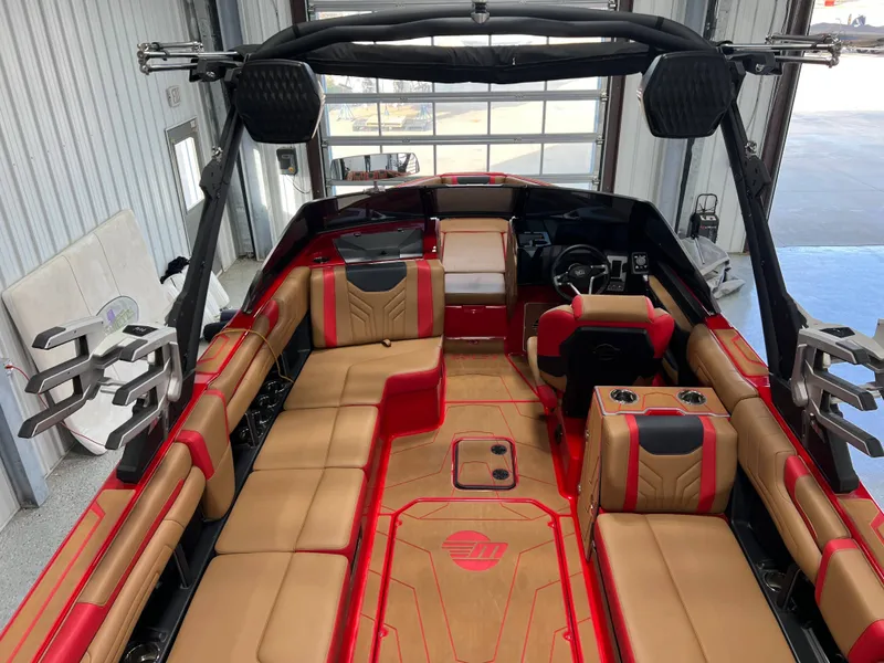 Slide: The Image of Malibu Wakesetter 25 LSV 2025 - 16