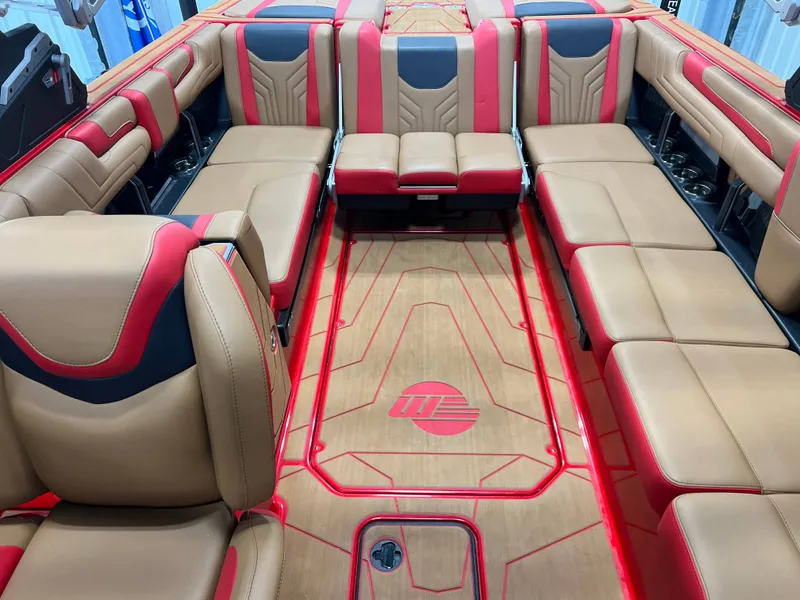 Slide: The Image of Malibu Wakesetter 25 LSV 2025 - 4