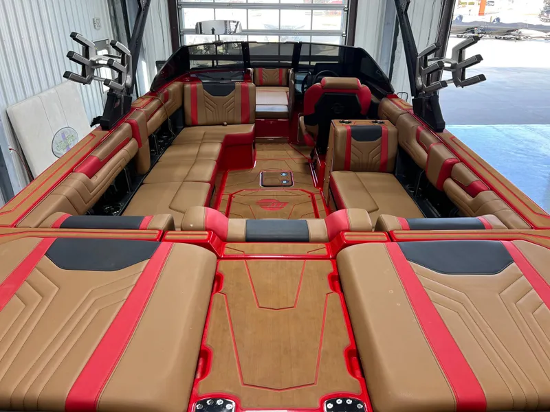 Slide: The Image of Malibu Wakesetter 25 LSV 2025 - 6