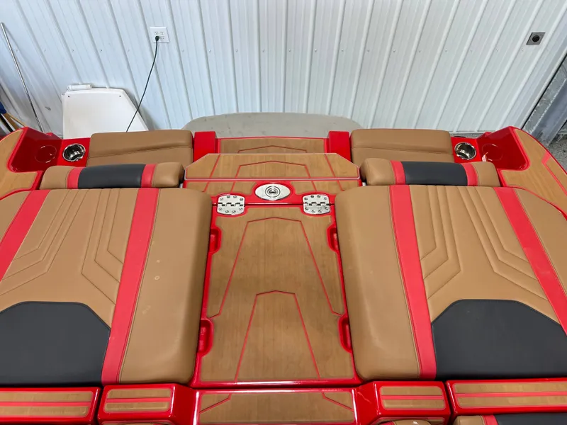 Slide: The Image of Malibu Wakesetter 25 LSV 2025 - 8
