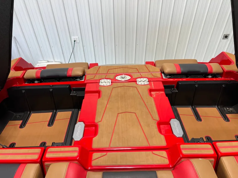 Slide: The Image of Malibu Wakesetter 25 LSV 2026 - 10