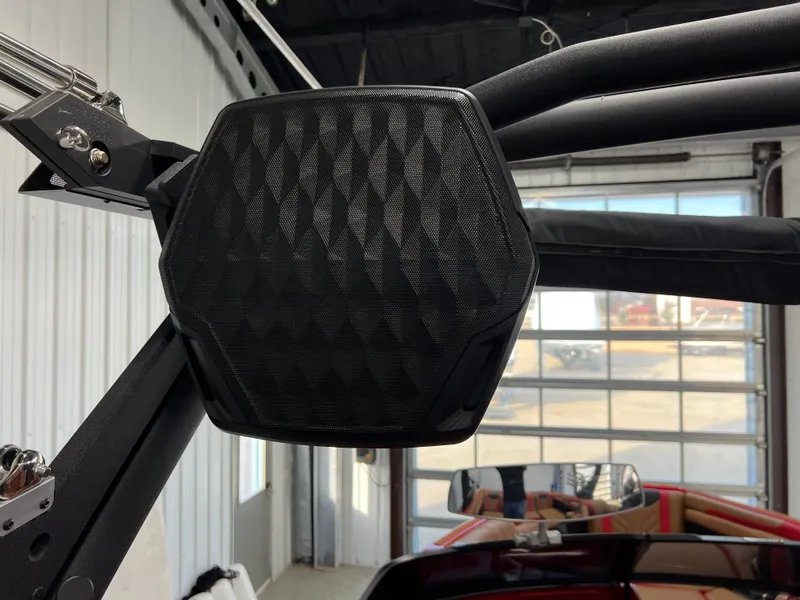 Slide: The Image of Malibu Wakesetter 25 LSV 2026 - 17