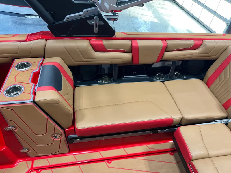 Slide: The Image of Malibu Wakesetter 25 LSV 2026 - 7