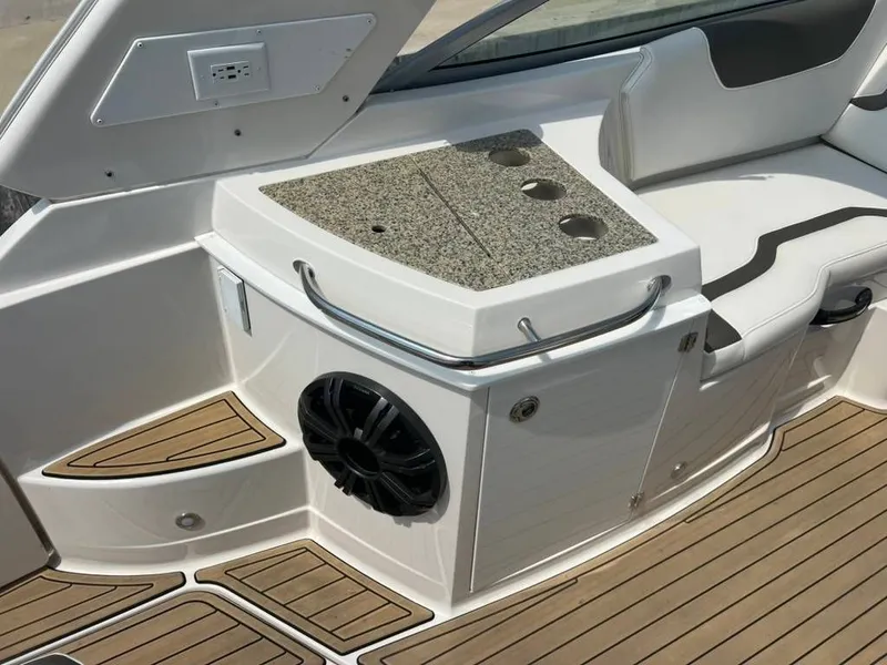 Slide: The Image of Monterey 260 SCR 2011 - 4