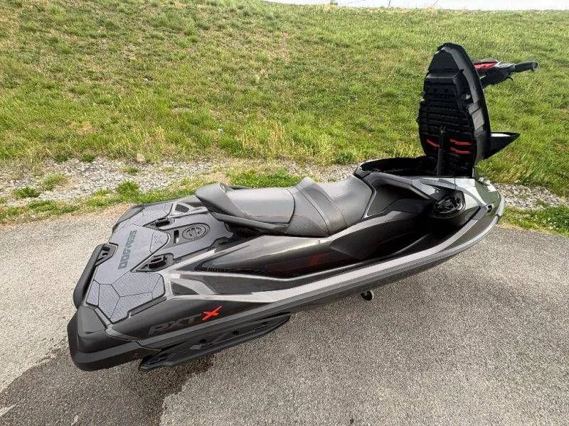 Slide: The Image of Sea-Doo RXT-X 300 2023 - 11