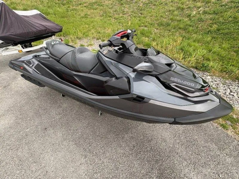 Slide: The Image of Sea-Doo RXT-X 300 2023 - 12