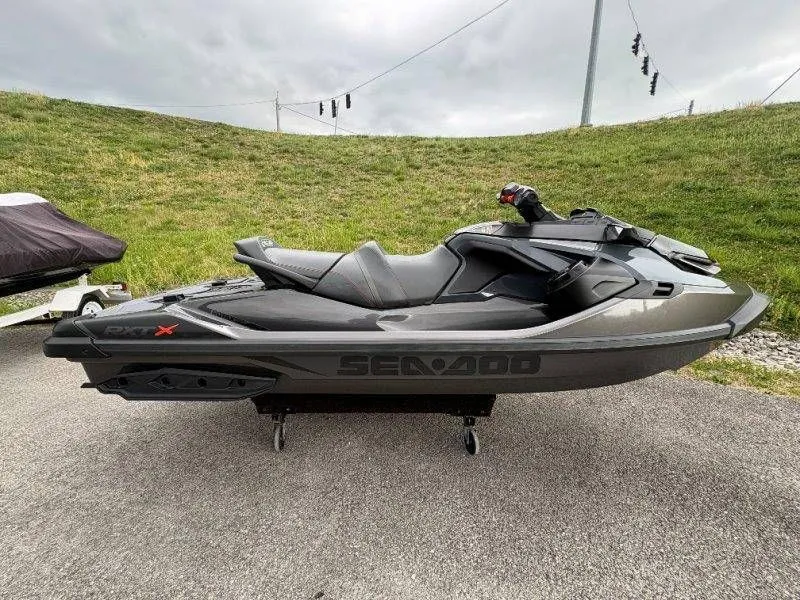Slide: The Image of Sea-Doo RXT-X 300 2023 - 14