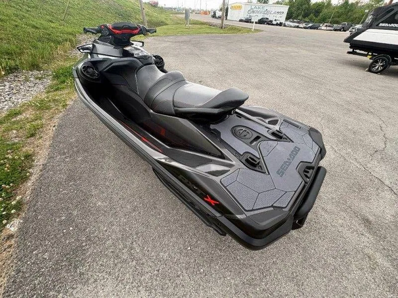 Slide: The Image of Sea-Doo RXT-X 300 2023 - 18