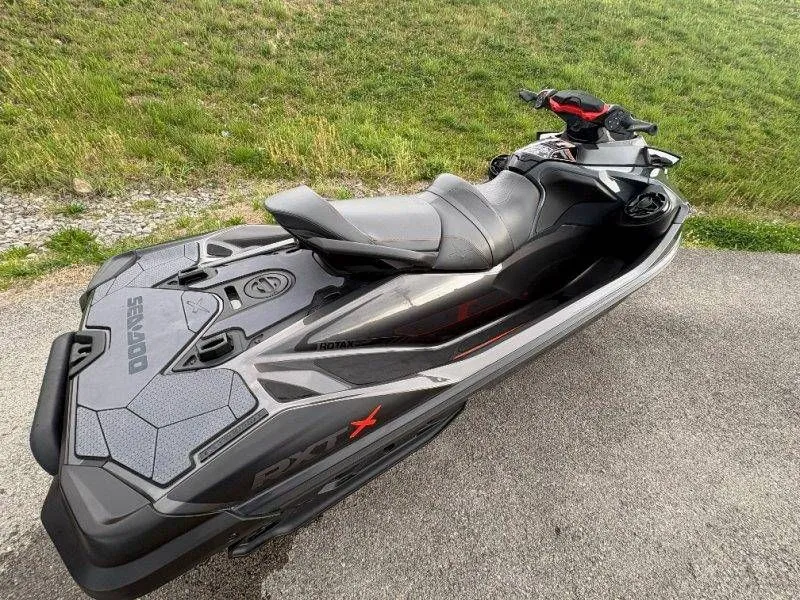 Slide: The Image of Sea-Doo RXT-X 300 2023 - 4