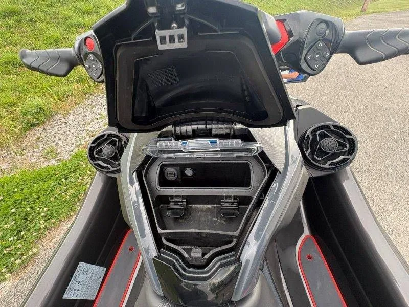 Slide: The Image of Sea-Doo RXT-X 300 2023 - 6