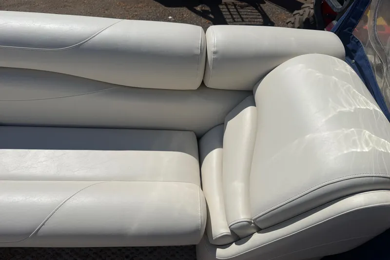 Slide: The Image of White leather seating on a 2005 Bennington 2575RL boat, reflecting sunlight. - 16