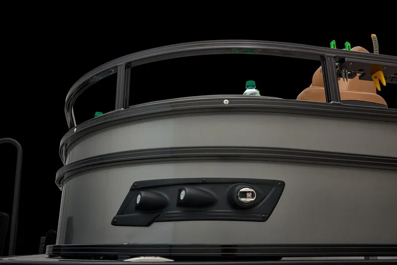 Slide: The Image of Ranger 220F 2026 - 16