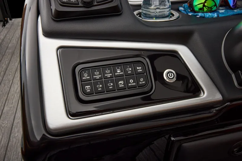 Slide: The Image of Ranger 220F 2026 - 35