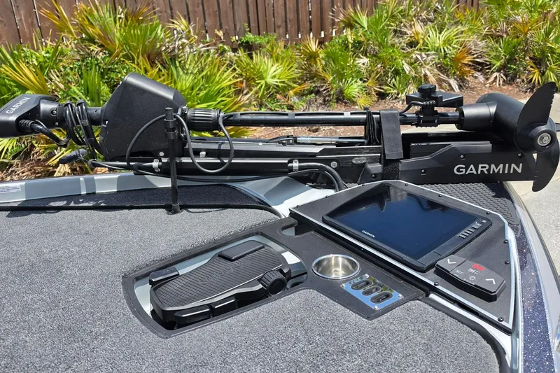 Slide: The Image of 2026 Ranger Z521R Cup-Equipped boat with Garmin trolling motor and navigation system. - 15