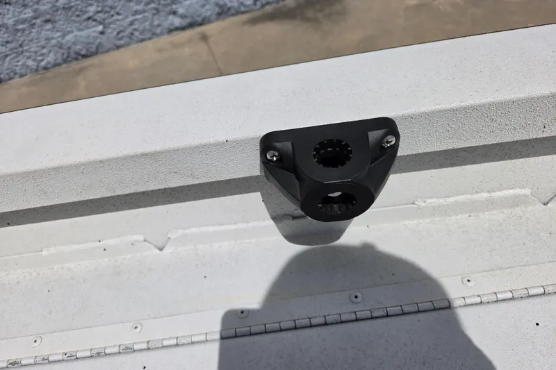 Slide: The Image of Mounting bracket on G3 Bay 18 GX boat, 2022 model, secured with screws. - 18