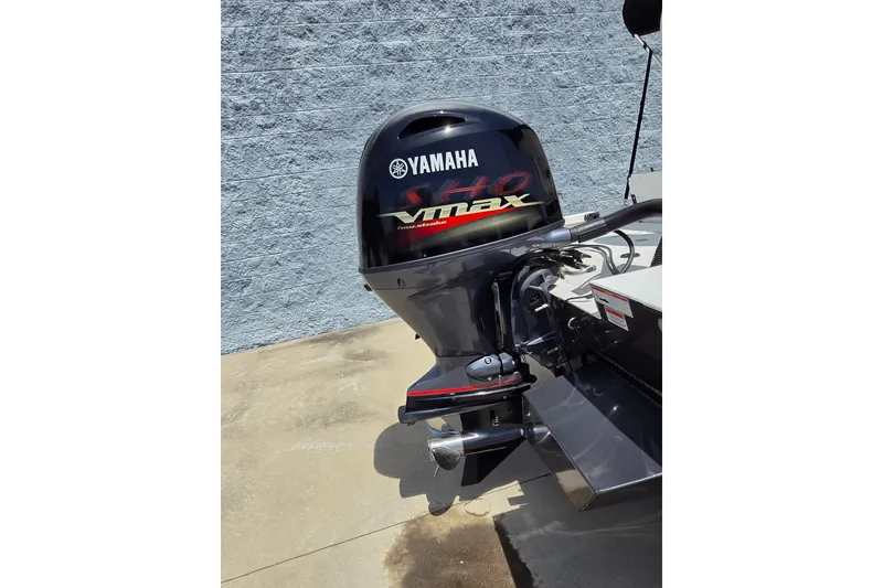 Slide: The Image of Yamaha VMAX outboard motor on 2022 G3 Bay 18 GX boat. - 3