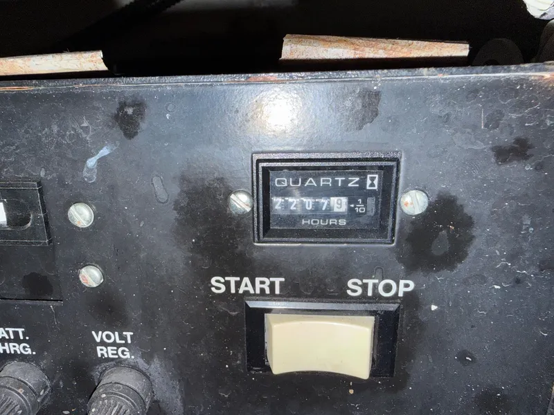 Slide: The Image of Hour meter on 1999 Formula 41 Performance Cruiser. - 23