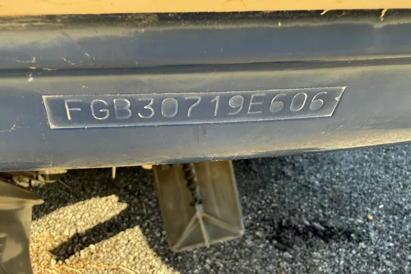 Slide: The Image of Hull identification number on a 2005 Chaparral 236 SSi boat. - 41