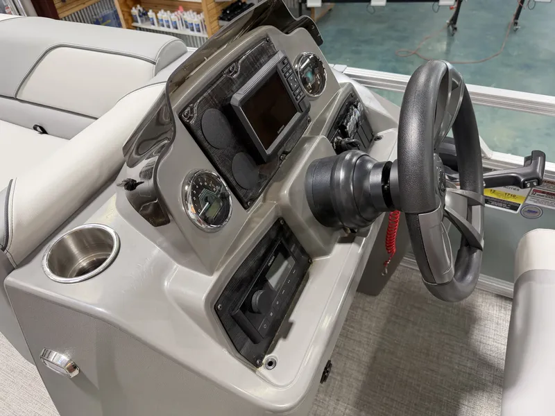 Slide: The Image of Avalon VNT VRB21T 2026 helm with steering wheel and controls. - 19