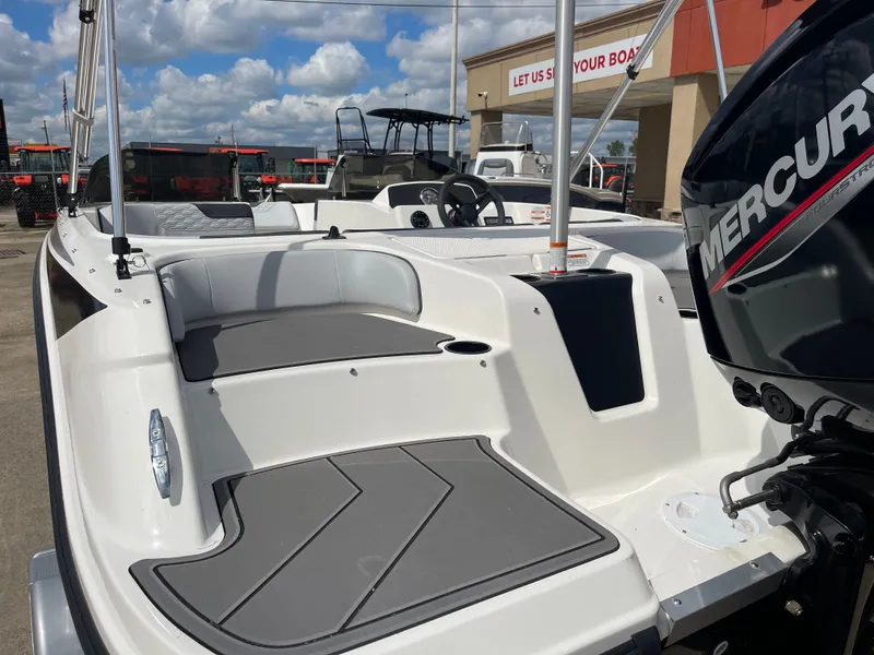 Slide: The Image of Bayliner 170EL 2024 - 11