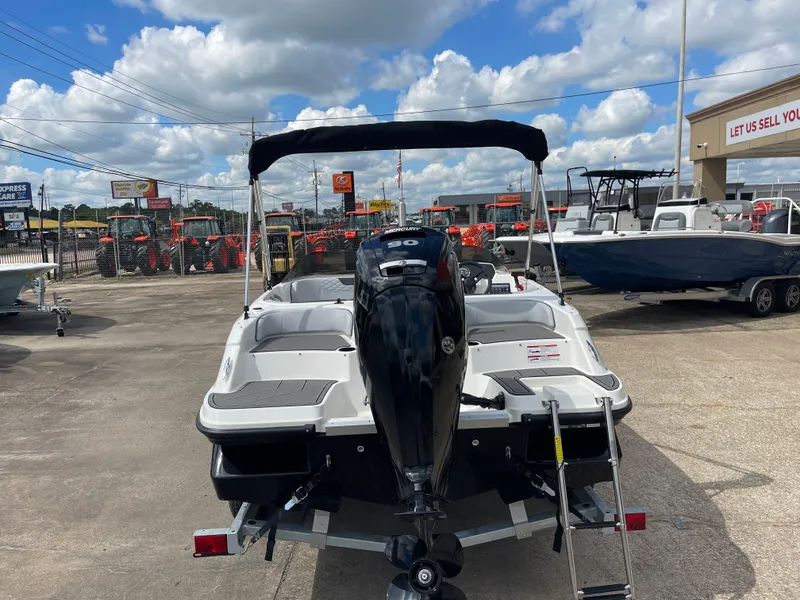 Slide: The Image of Bayliner 170EL 2024 - 9