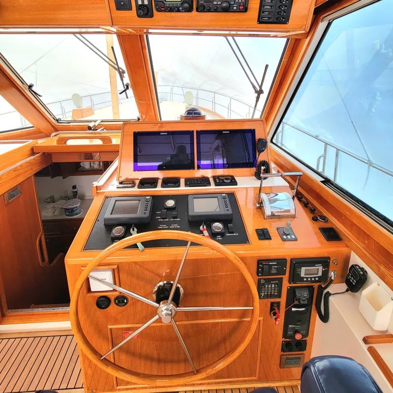 Slide: The Image of Helm of Grand Banks 49 Eastbay HX yacht, 2004 model. - 5