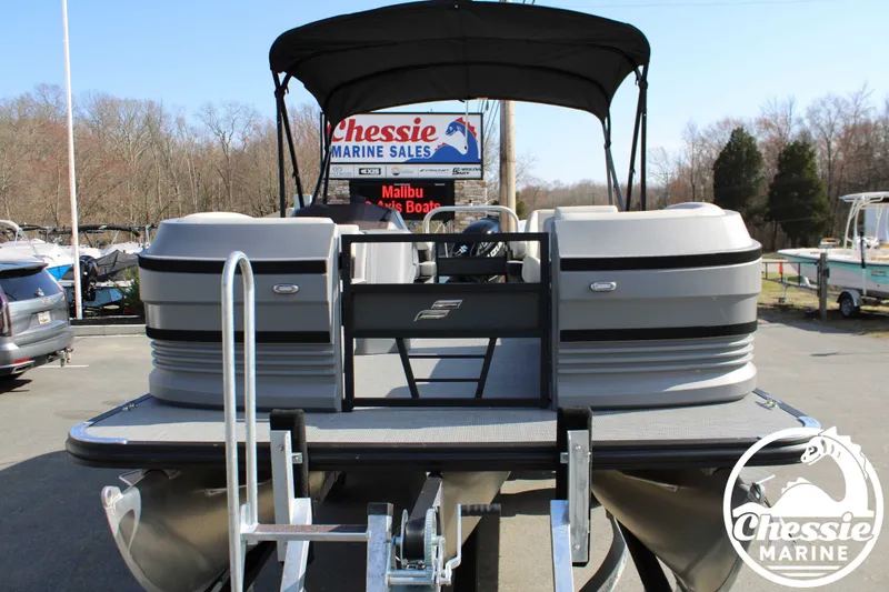 Slide: The Image of 2026 Starcraft VX 22 R DH pontoon boat at Chessie Marine. - 8