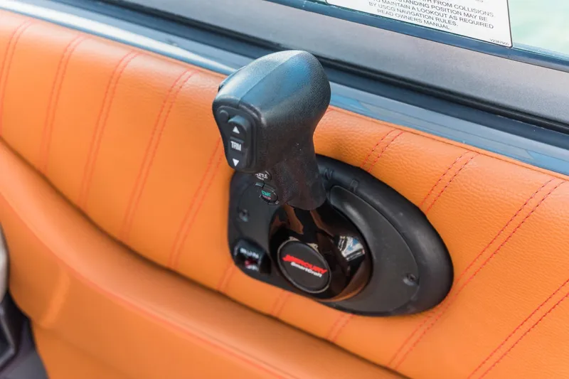 Slide: The Image of Throttle control on 2017 Cruisers Sport Series 298 Bow Rider South Beach Edition boat. - 9