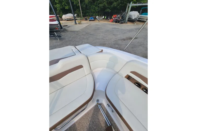 Slide: The Image of Interior view of 2014 Chaparral 246 SSi boat with white and brown seating. - 28