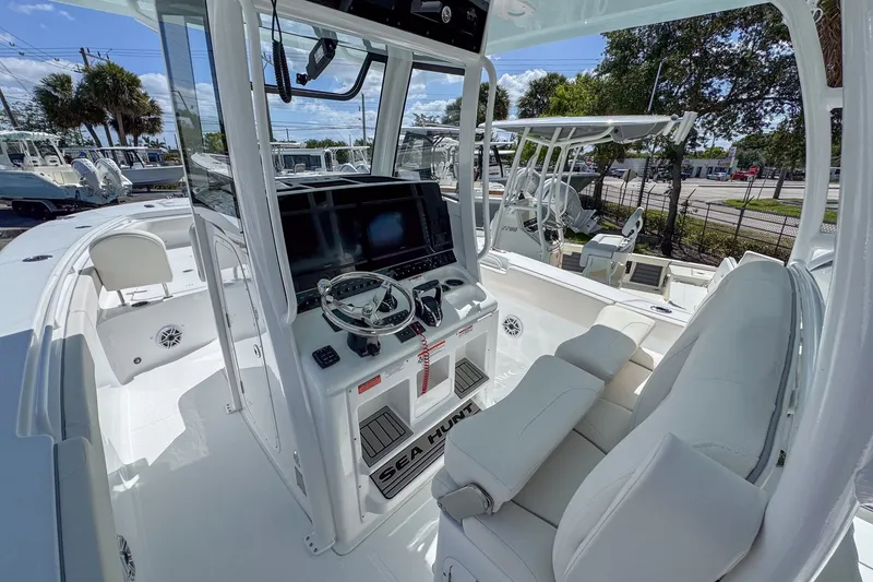 Slide: The Image of Sea Hunt Ultra 285 FS 2026 - 8