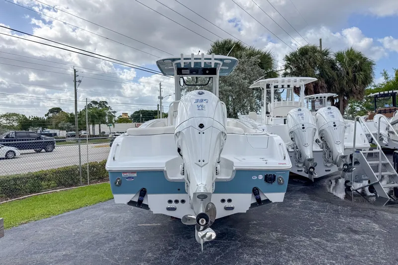 Slide: The Image of Sea Hunt Ultra 255 SE 2026 - 5