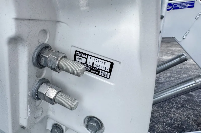 Slide: The Image of Sea Hunt Ultra 255 SE 2026 - 10