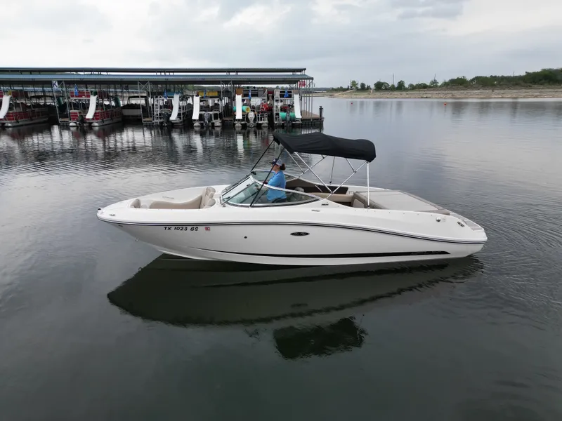 The Image of Sea Ray SLX 230 2011 - 0