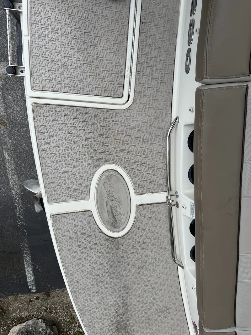 Slide: The Image of Sea Ray SLX 230 2011 - 11