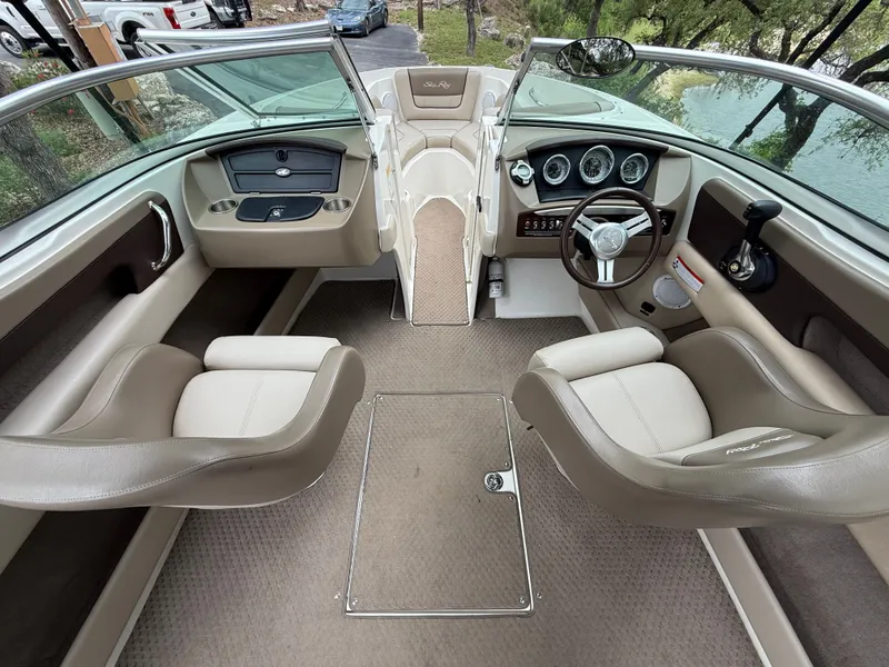 Slide: The Image of Sea Ray SLX 230 2011 - 13