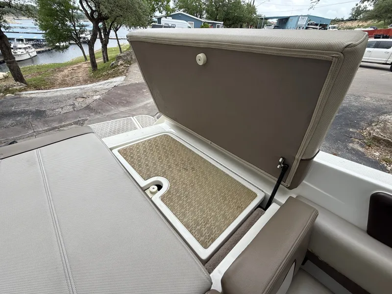 Slide: The Image of Sea Ray SLX 230 2011 - 16