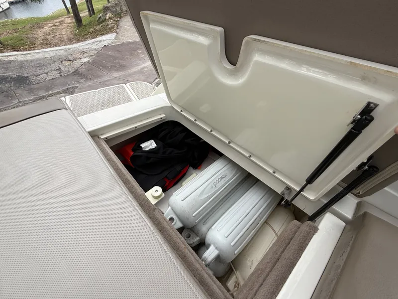 Slide: The Image of Sea Ray SLX 230 2011 - 17