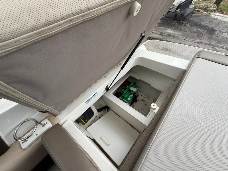 Slide: The Image of Sea Ray SLX 230 2011 - 19