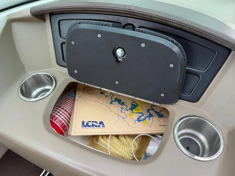 Slide: The Image of Sea Ray SLX 230 2011 - 22