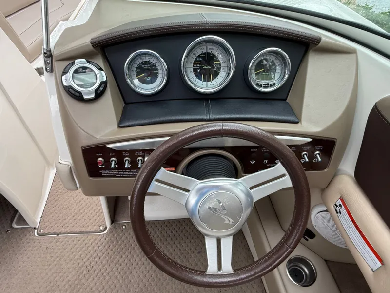 Slide: The Image of Sea Ray SLX 230 2011 - 24