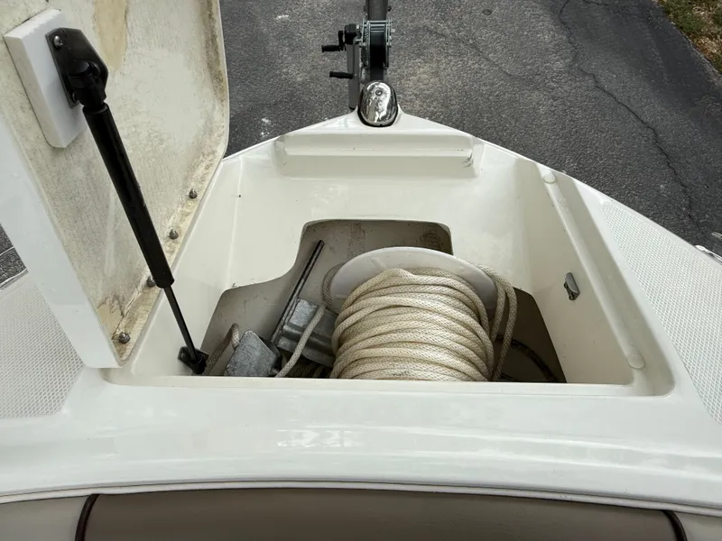 Slide: The Image of Sea Ray SLX 230 2011 - 25