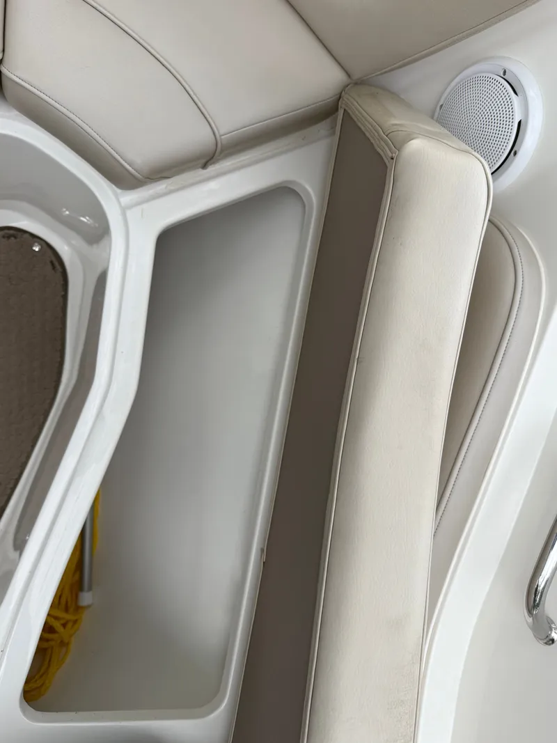 Slide: The Image of Sea Ray SLX 230 2011 - 26