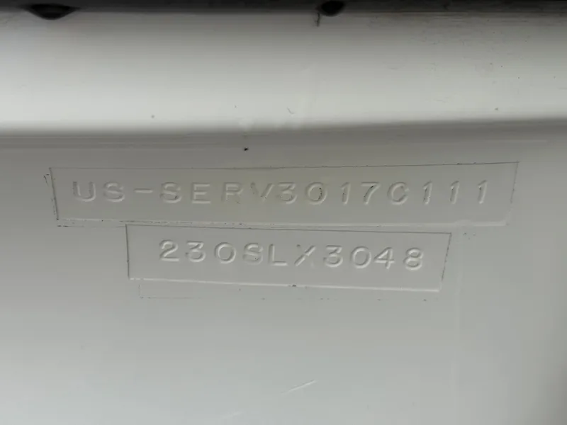 Slide: The Image of Sea Ray SLX 230 2011 - 28