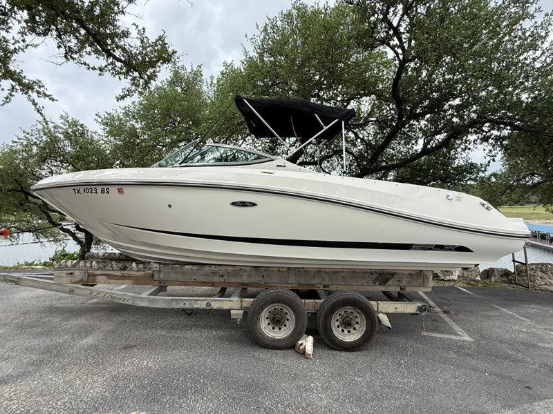 Slide: The Image of Sea Ray SLX 230 2011 - 4