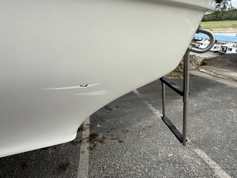 Slide: The Image of Sea Ray SLX 230 2011 - 8