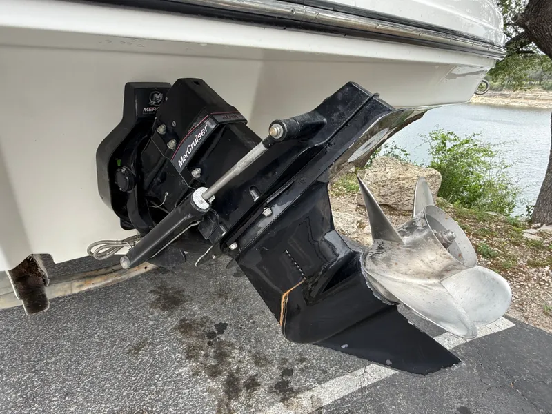 Slide: The Image of Sea Ray SLX 230 2011 - 9