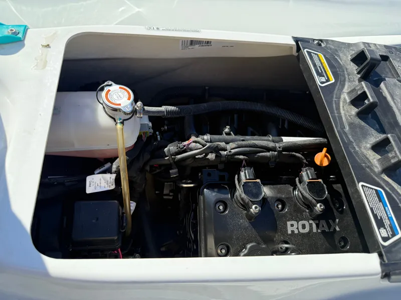 Slide: The Image of Sea-Doo GTX PRO 130 2022 - 13